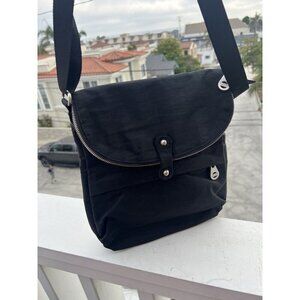 Baggallini black multi-zip flap crossbody shoulder bag preppy travel shopping